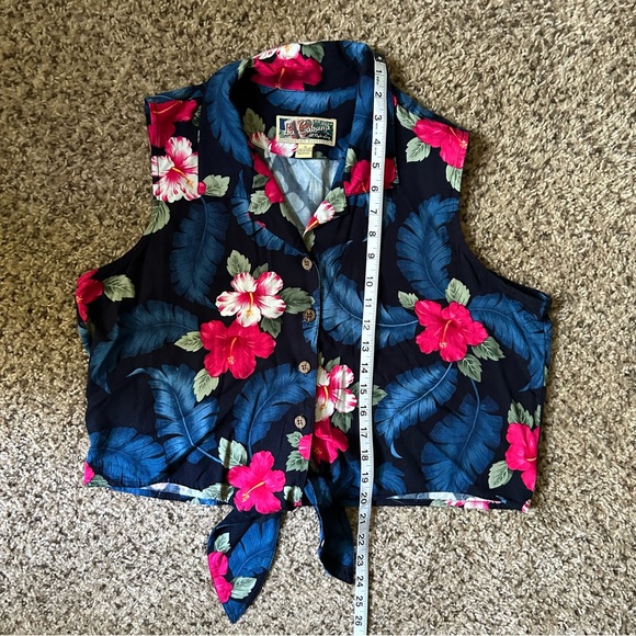 La Cabaña All Night Long | Floral Cropped Sleeveless Knot-Tie Top - Picture 7 of 7